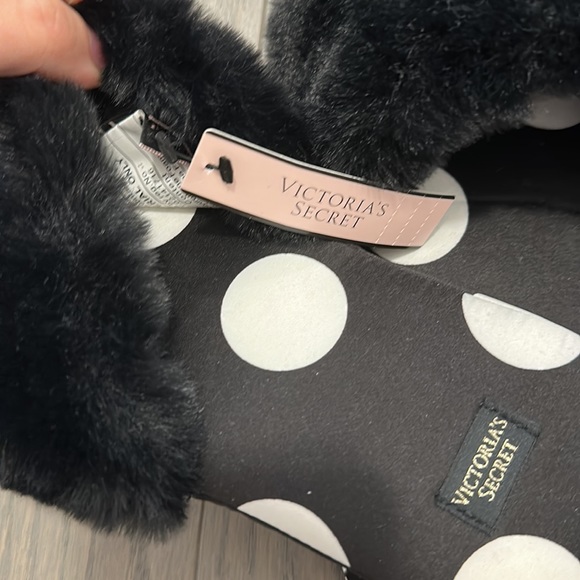 VS Slipper - Picture 2 of 5